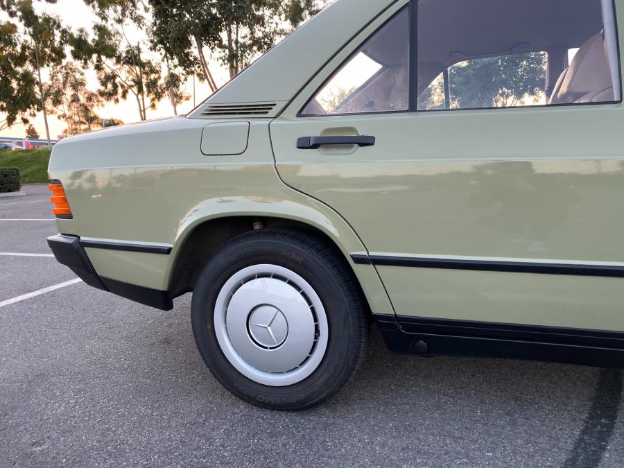 Детали экстерьера Mercedes-Benz 190 D (W124) 1984 года  (NA) (фото 50 из 240)